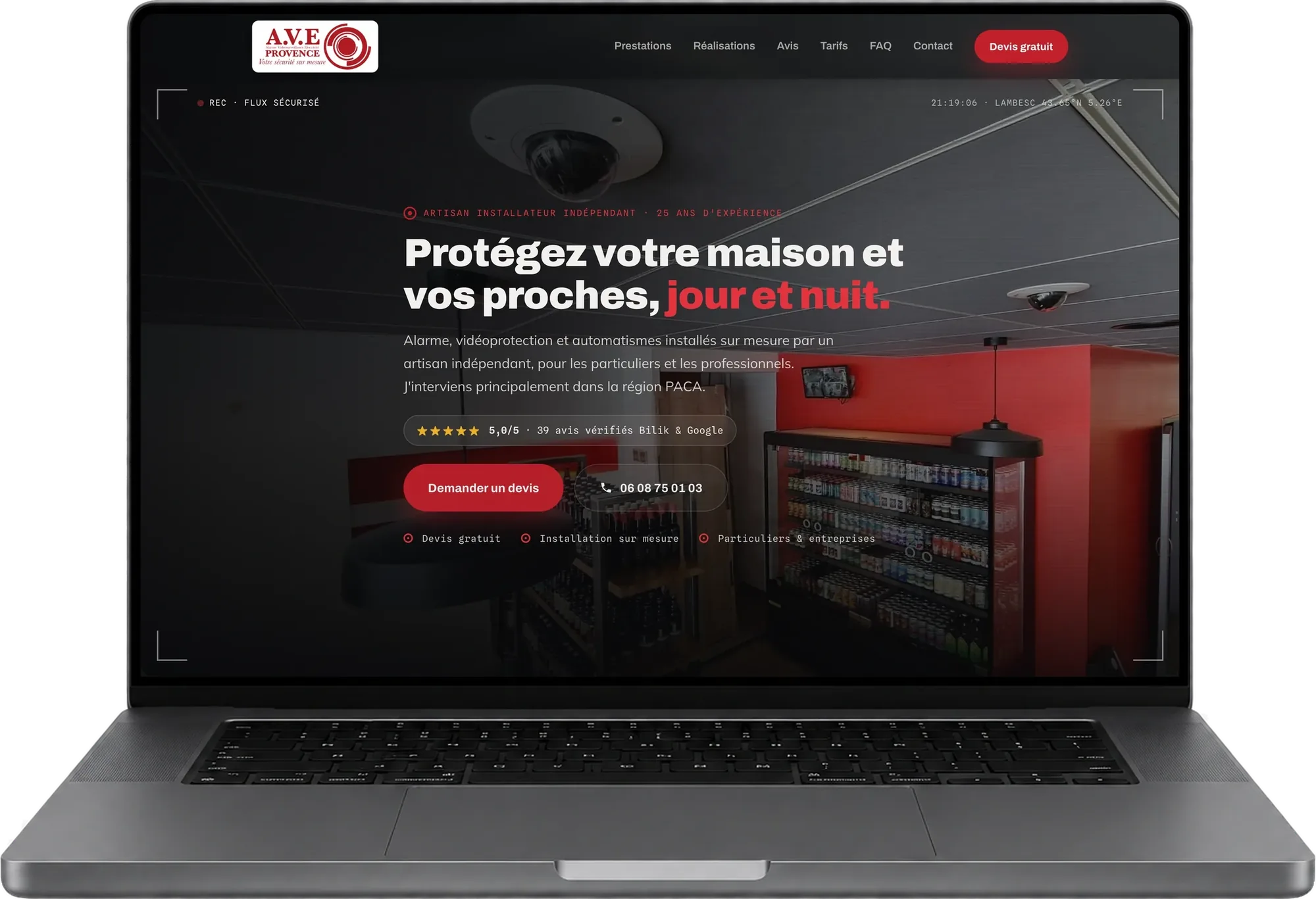 Site d’A.V.E. Provence affiché sur un ordinateur portable : page d’accueil avec le titre « Protégez votre maison et vos proches, jour et nuit ».